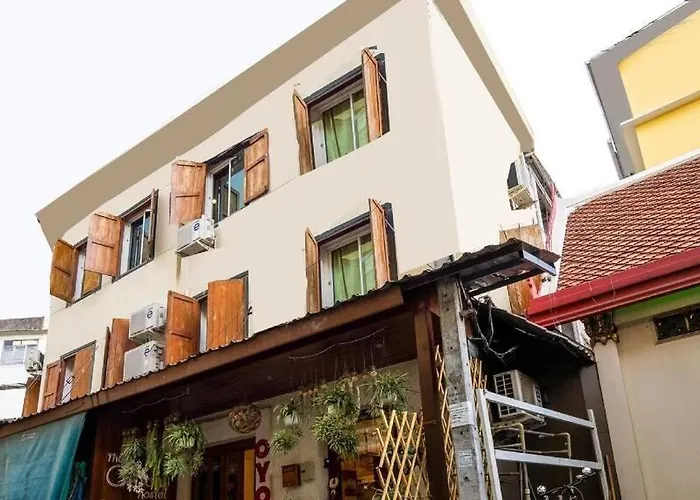 Albergue 100 Years Building Old Town By Seen Banguecoque
